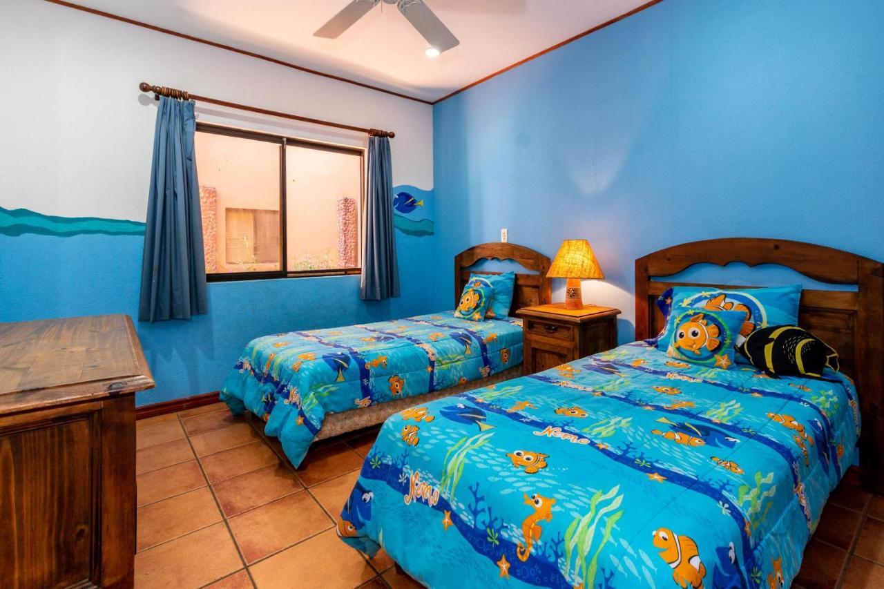 Warm Interiors And Orange Hues On Ground Floor In Front Of Beach Playa Flamingo Eksteriør bilde