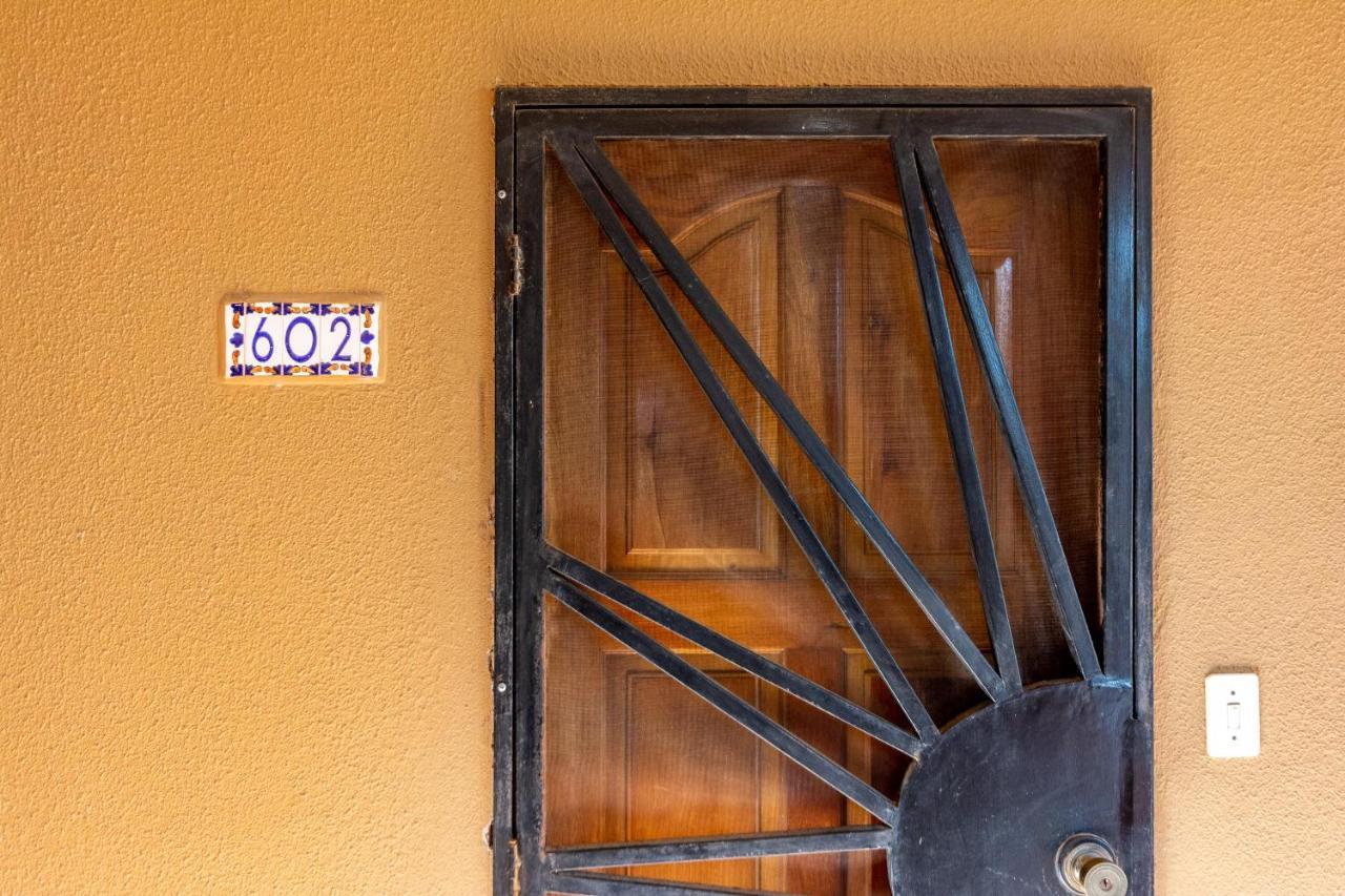 Warm Interiors And Orange Hues On Ground Floor In Front Of Beach Playa Flamingo Rom bilde