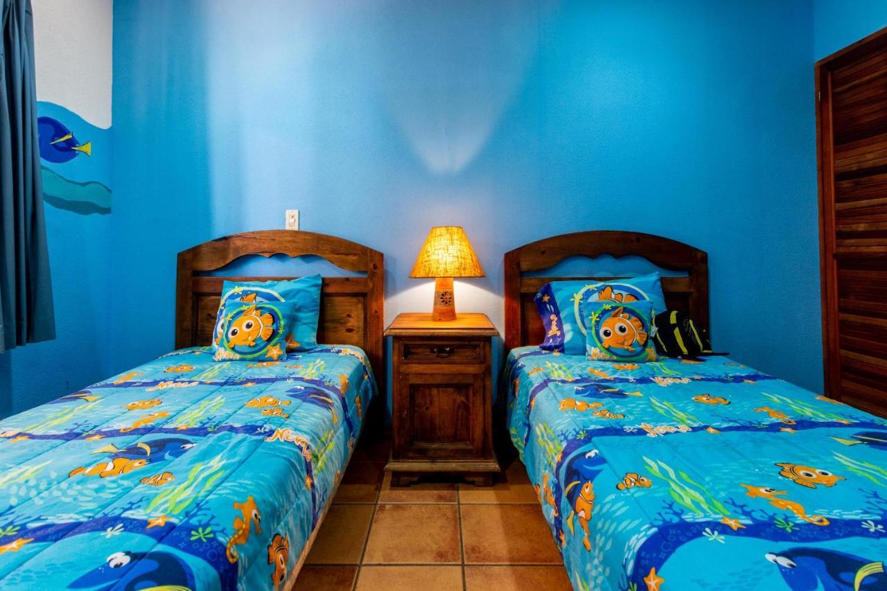 Warm Interiors And Orange Hues On Ground Floor In Front Of Beach Playa Flamingo Rom bilde